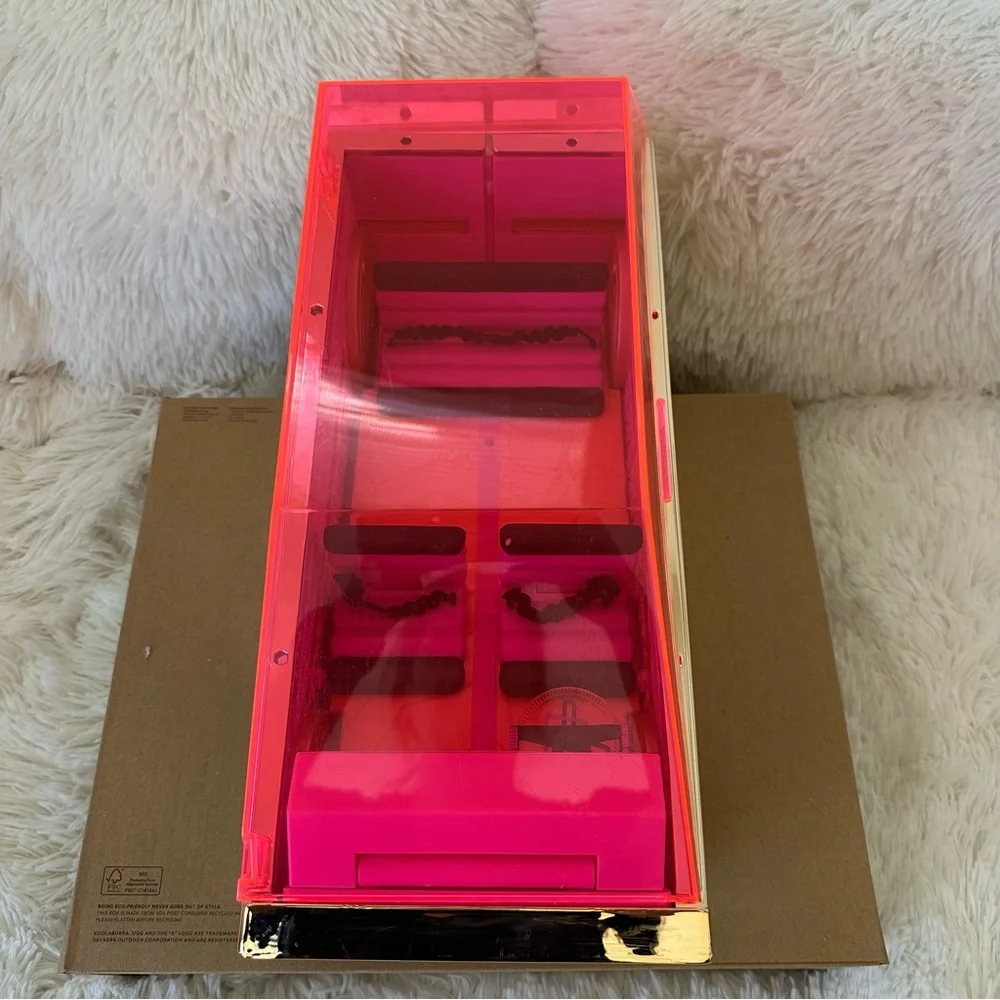 L.O.L. SURPRISE 3-in-1 Party Cruiser Pink OMG Doll Car Pool Dance Floor